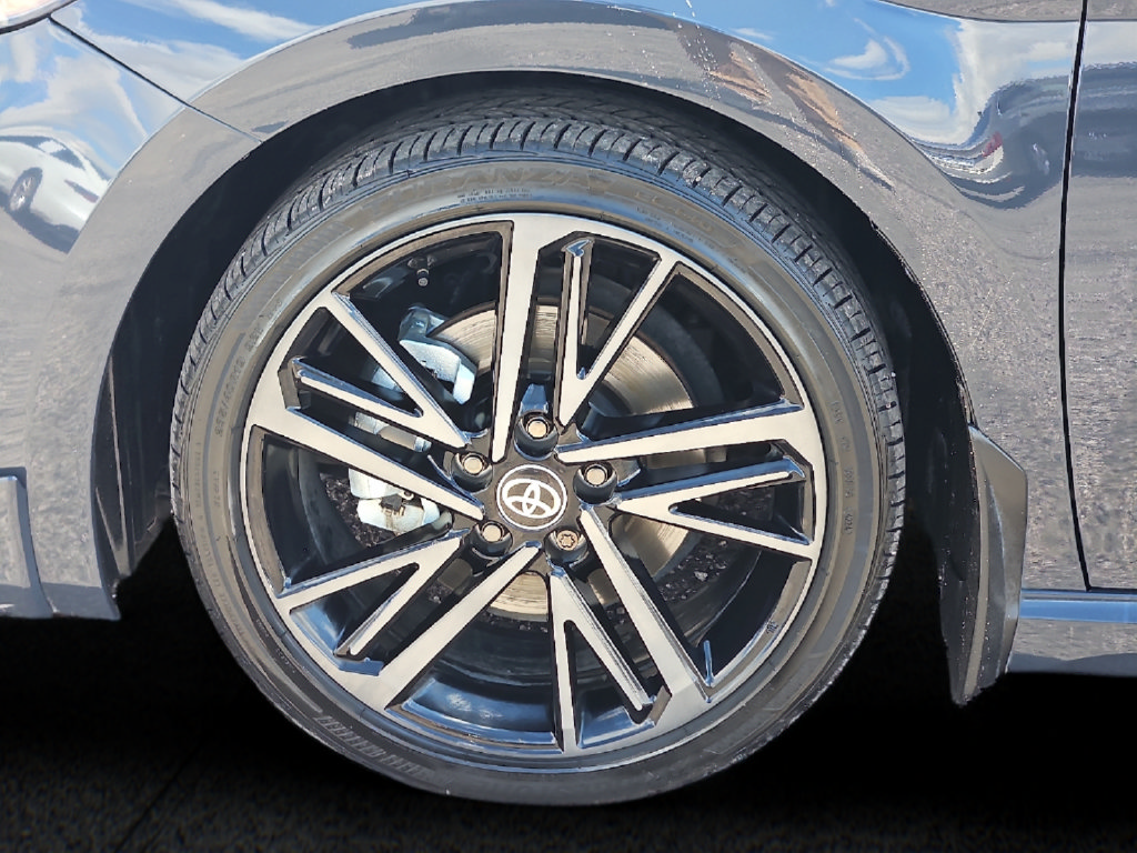 Used 2025 Toyota Camry XSE FWD image 8