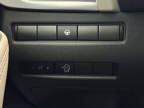 Used 2023 Nissan Rogue SV FWD image 30