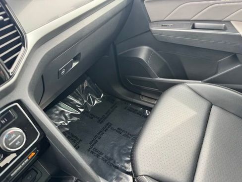 Used 2022 Volkswagen Atlas Cross Sport SEL R-Line AWD/4WD image 23