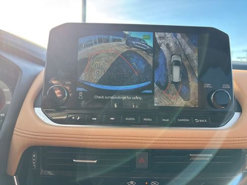 Used 2021 Nissan Rogue Platinum image 18