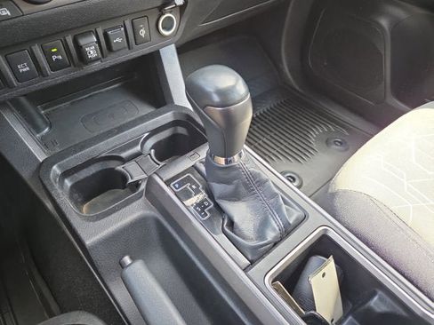 Used 2021 Toyota Tacoma TRD Off-Road w/ Technology Package image 16