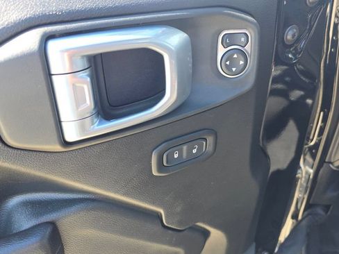 Used 2022 Jeep Wrangler Unlimited Sport AWD/4WD image 23