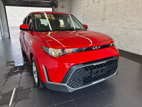 Used 2024 Kia Soul LX w/ Option Group 015 FWD image 2