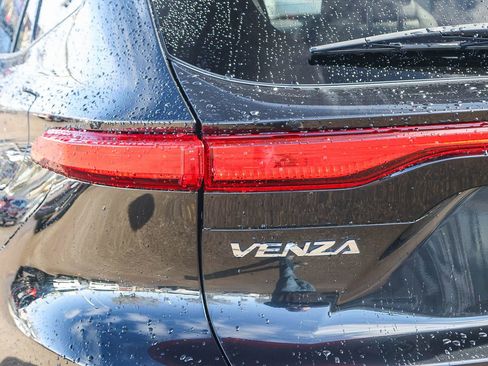 Used 2021 Toyota Venza Limited w/ Advanced Technology Package image 11