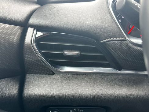 Used 2023 Chevrolet Traverse Premier w/ Redline Edition image 40