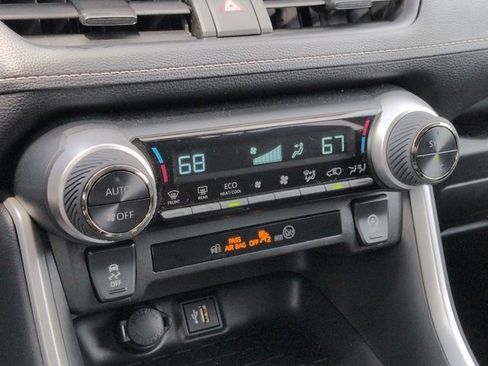 Used 2025 Toyota RAV4 XLE AWD/4WD image 14