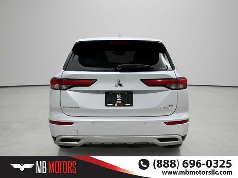 Used 2023 Mitsubishi Outlander SE AWD/4WD image 6