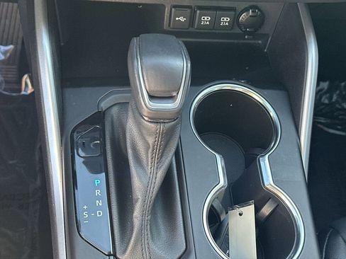 Used 2021 Toyota Highlander XLE image 15