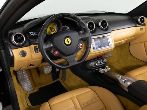 Used 2011 Ferrari California image 4
