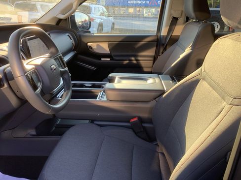 Used 2025 Ford Expedition Active AWD/4WD image 10