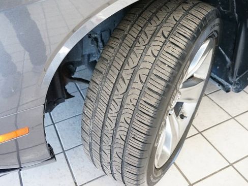 Used 2016 Dodge Challenger SXT image 38