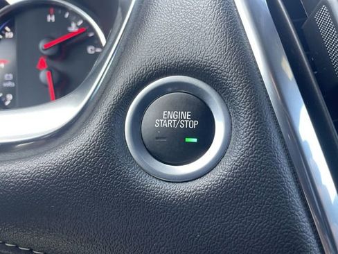 Used 2023 Chevrolet Traverse Premier image 17