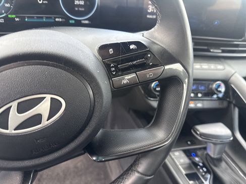 Used 2025 Hyundai Elantra SEL FWD image 20