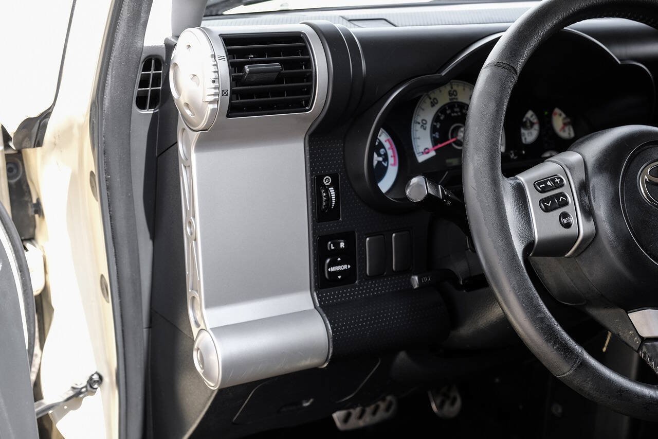Used 2008 Toyota FJ Cruiser 2WD w/ Upgrade Pkg 2 image 28
