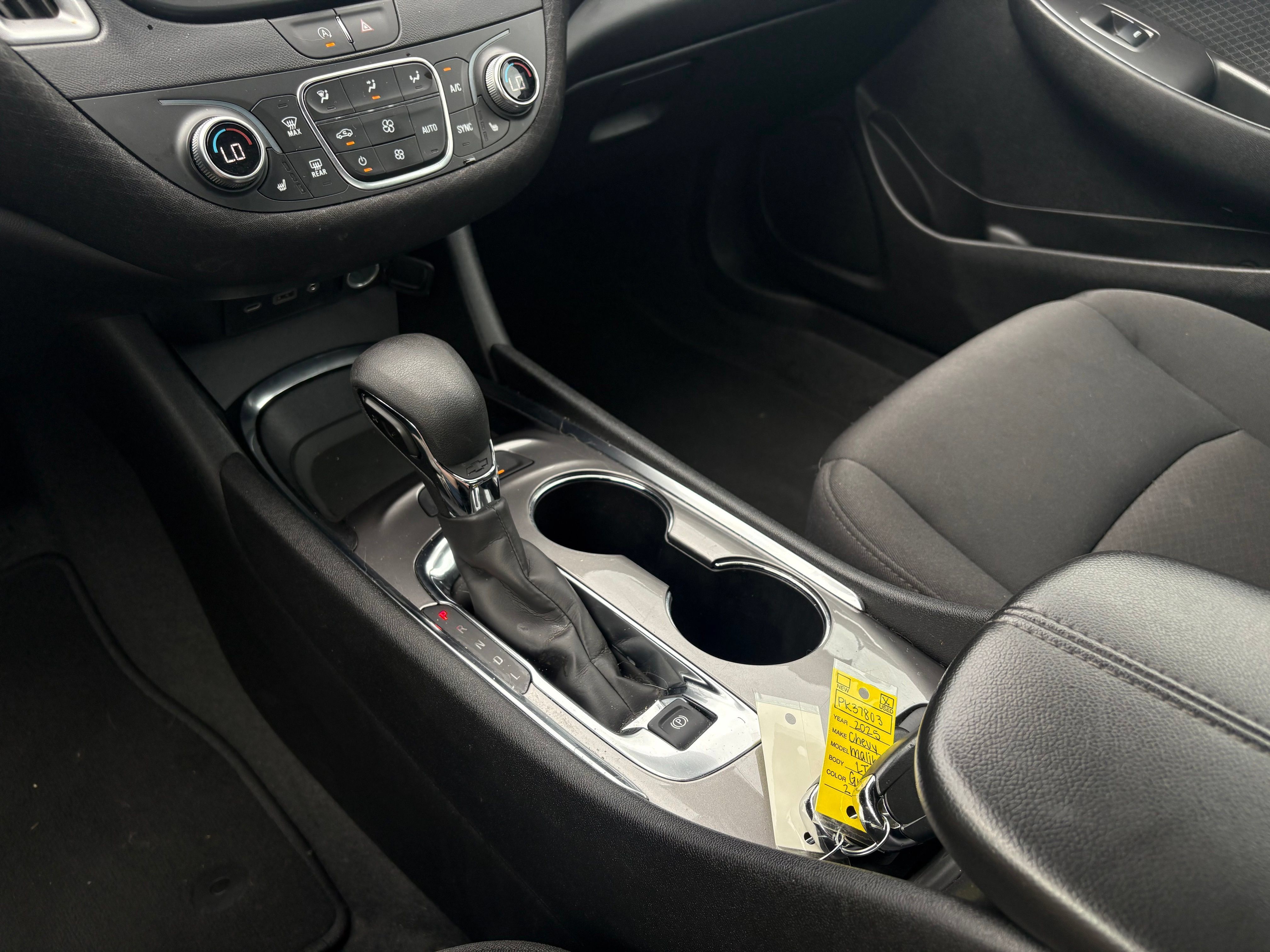 Used 2025 Chevrolet Malibu LT FWD image 13