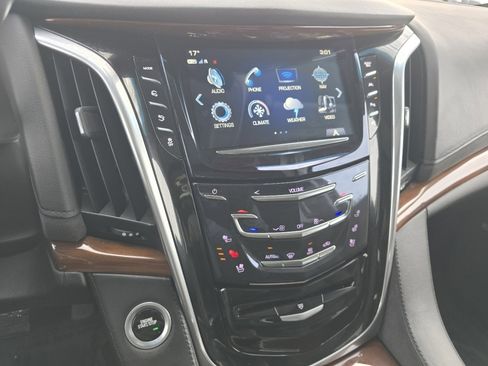 Used 2019 Cadillac Escalade Premium Luxury image 32