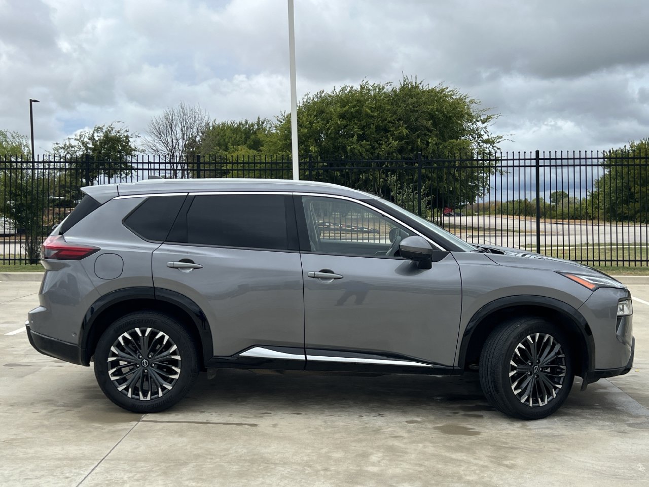 Used 2026 Nissan Rogue Platinum w/ Platinum Premium Package AWD/4WD image 3