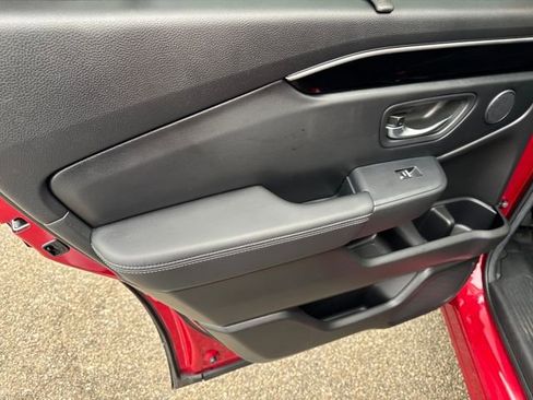 Certified 2025 Honda Pilot Touring image 15