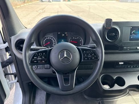 Used 2023 Mercedes-Benz Sprinter 2500 image 17