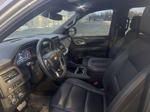 Used 2024 Chevrolet Suburban LT w/ Luxury Package image 9