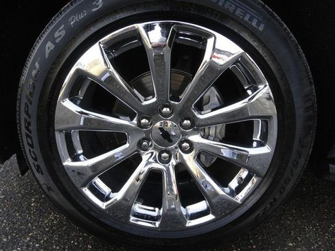 Used 2021 Chevrolet Suburban LT image 25