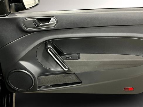 Used 2019 Volkswagen Beetle 2.0T S image 27