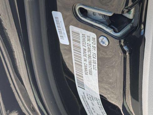 Used 2024 Chrysler Pacifica Touring-L FWD image 31