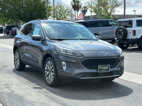 Used 2022 Ford Escape Titanium w/ Class II Trailer Tow Package AWD/4WD image 10