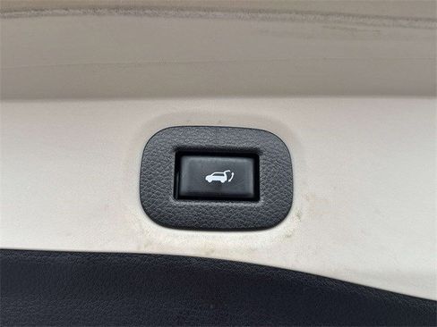 Used 2018 Nissan Rogue SL w/ Premium Package image 13