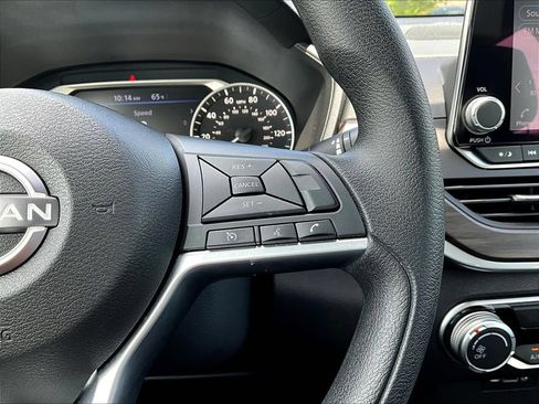 Used 2025 Nissan Altima 2.5 SV FWD image 14