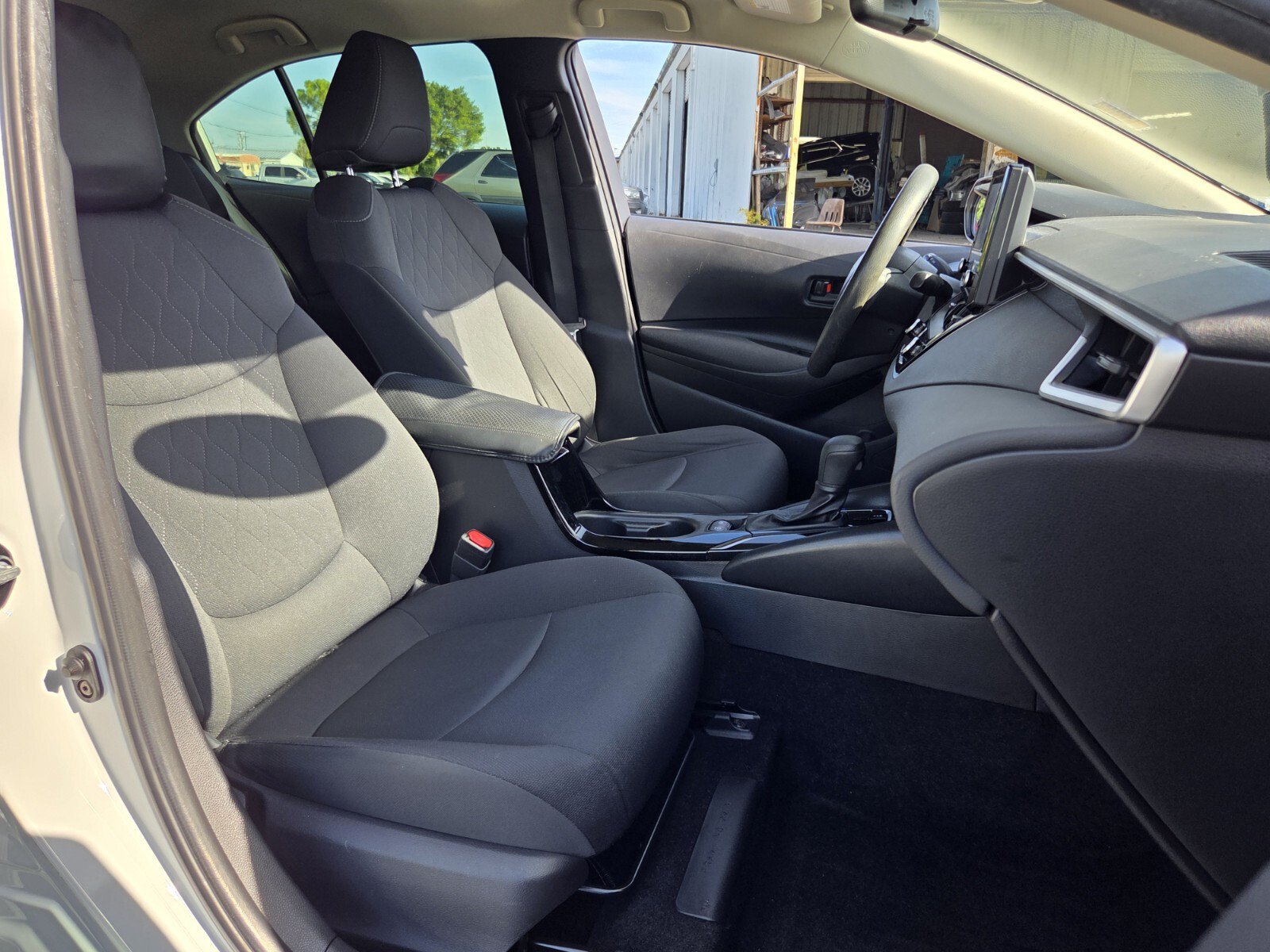 Used 2022 Toyota Corolla LE FWD image 18
