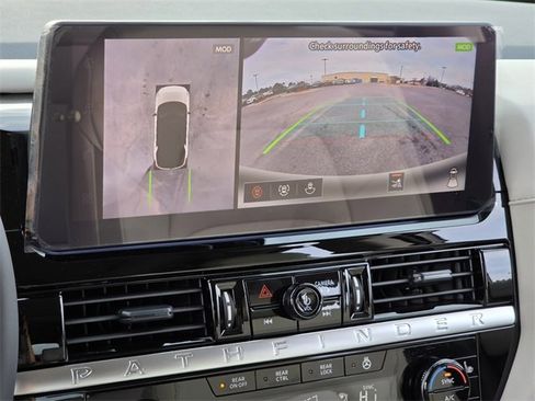 New 2026 Nissan Pathfinder SL image 18