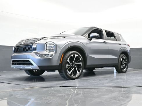 Used 2022 Mitsubishi Outlander SE image 50