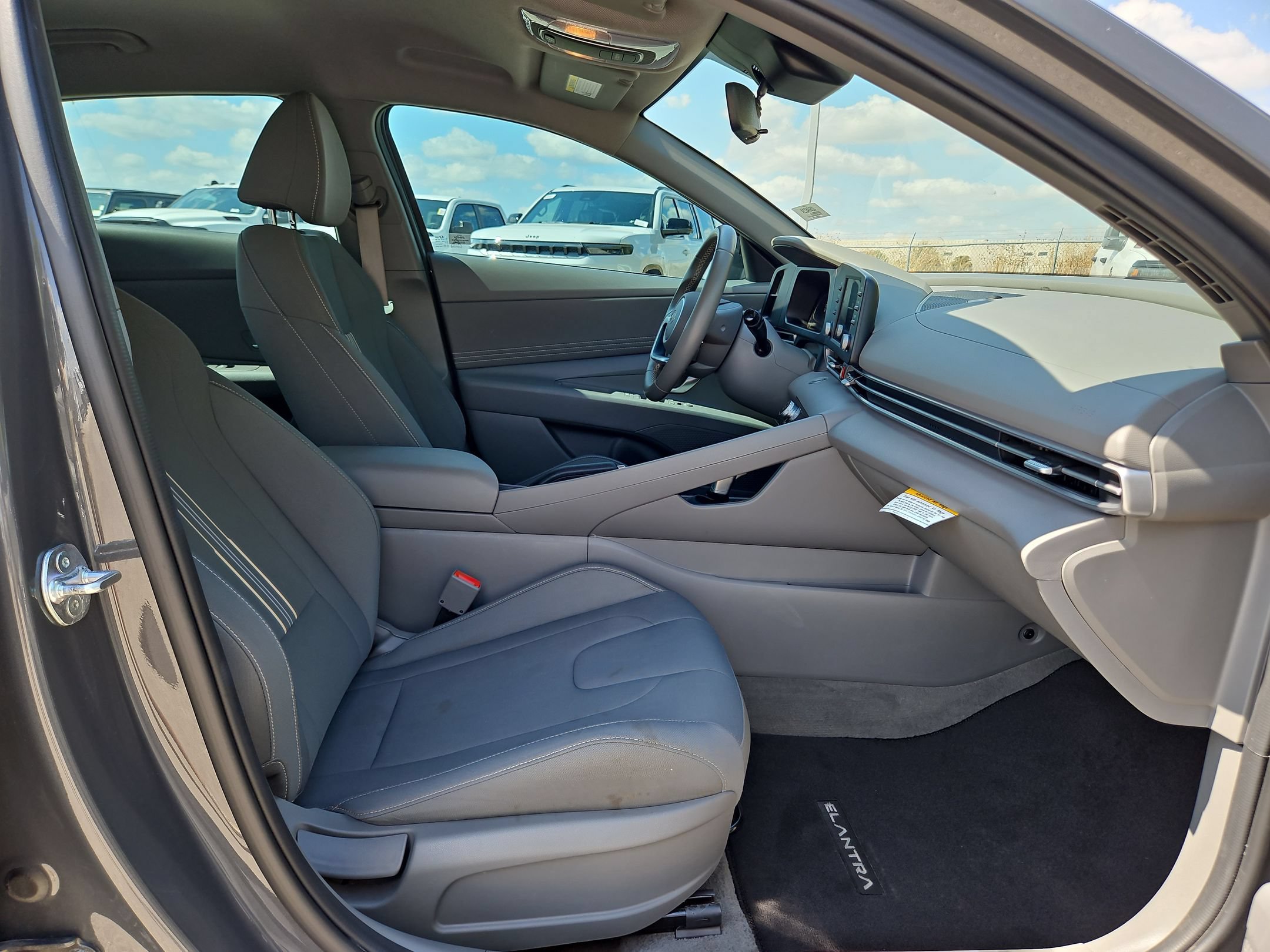 Used 2025 Hyundai Elantra Sport FWD image 27