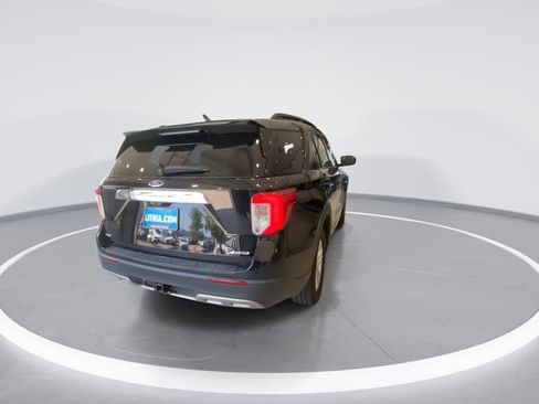 Used 2021 Ford Explorer XLT w/ Equipment Group 202A AWD/4WD image 8