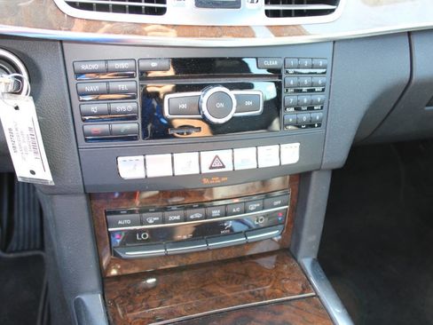 Used 2014 Mercedes-Benz E 350 4MATIC Wagon image 17