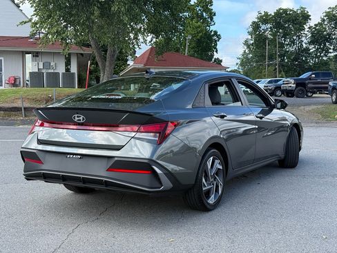 Used 2025 Hyundai Elantra Sport FWD image 7