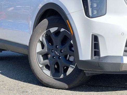 Certified 2024 Kia Sorento S image 2