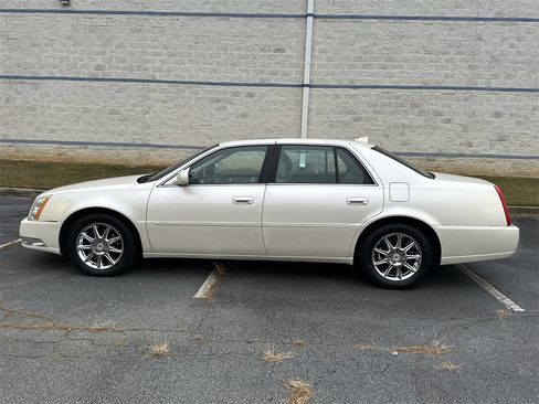 Used 2011 Cadillac DTS Luxury image 4