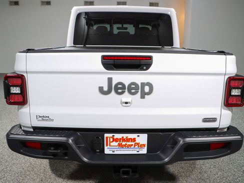 Used 2022 Jeep Gladiator Overland w/ Popular Equipment Package AWD/4WD image 8