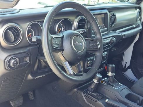 Used 2023 Jeep Gladiator Sport image 6