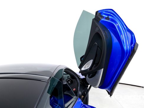 Used 2021 McLaren GT image 17