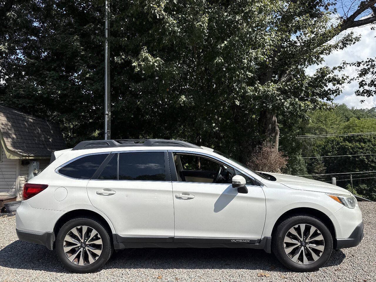 Used 2017 Subaru Outback 2.5i Limited AWD/4WD image 6