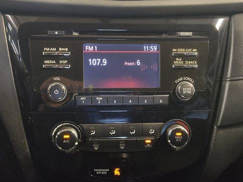 Used 2017 Nissan Rogue S FWD image 25