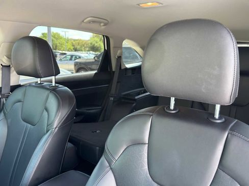 Used 2023 Kia Sorento S image 11