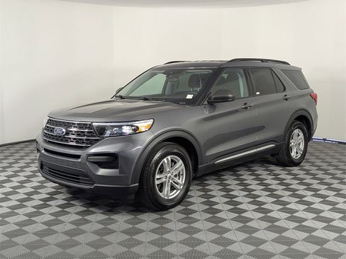 Used 2024 Ford Explorer XLT image 9