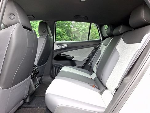 Certified 2025 Volkswagen ID.4 Pro RWD image 11