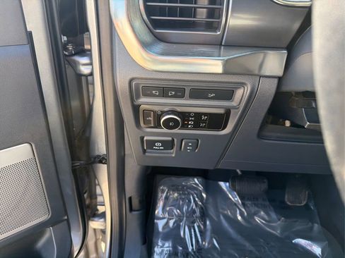 Used 2023 Ford F150 Lariat w/ Trailer Tow Package image 18