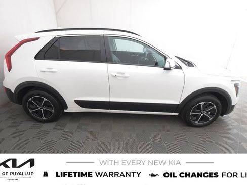 New 2025 Kia Niro EX image 4
