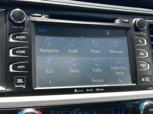 Used 2018 Toyota Highlander Limited Platinum FWD image 34